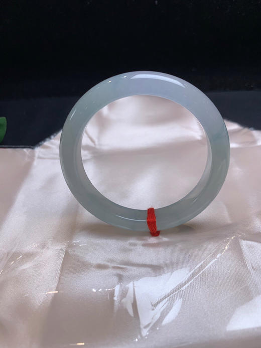 620116，52 冰底正圈手镯 ， 冰润秀气，带底色，整体干净油润 特别秀气 商品图0
