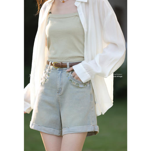 鹿向南「春和花野」洗水浅蓝绣花牛仔短裤女夏休闲宽松显瘦阔腿裤 商品图1