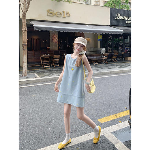 <曾小咸推荐>蝴蝶结小刺绣减龄牛仔连衣裙 商品图2