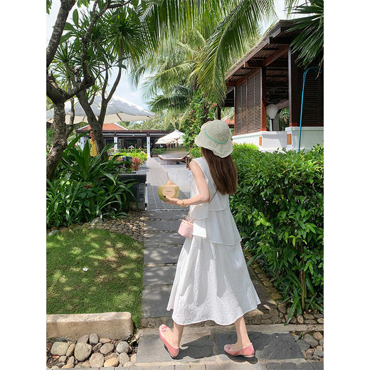 <曾小咸推荐>白色度假风不规则无袖连衣裙 商品图4