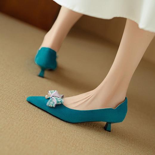 【预售5天】里外全皮气质高跟鞋仙女风甜美猫跟蝴蝶结珍珠浅口高跟鞋DB&M6205 商品图0