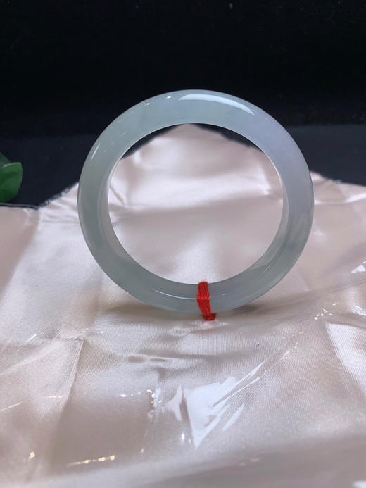 620116，52 冰底正圈手镯 ， 冰润秀气，带底色，整体干净油润 特别秀气 商品图2