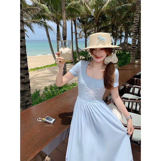 【折后再享2件88折】最后一波现货！法式刺绣方领连衣裙 日常209.99/件 立减60 秒杀149.99/件！！ 商品图4