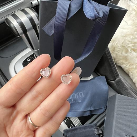 F514 Apm Monaco粉色贝母爱心耳钉 商品图4