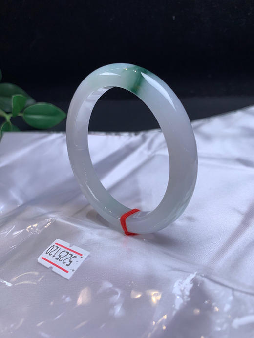 620118，52.3飘花小清新手镯，清新细腻的条形 ，干净冰润，飘一抹清新蓝花 商品图1