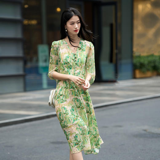 丁摩 春夏新品女装V字单排扣印花真丝收腰显气质桑蚕丝连衣裙5ZF-90480 商品图1