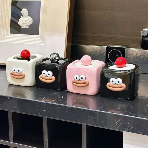 【带盖陶瓷烟灰缸】高颜值烟灰缸家用装饰个性客厅陶瓷创意摆件带盖防飞灰烟缸摆件。ry 商品图2