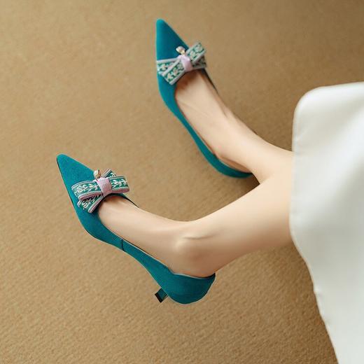 【预售5天】里外全皮气质高跟鞋仙女风甜美猫跟蝴蝶结珍珠浅口高跟鞋DB&M6205 商品图4