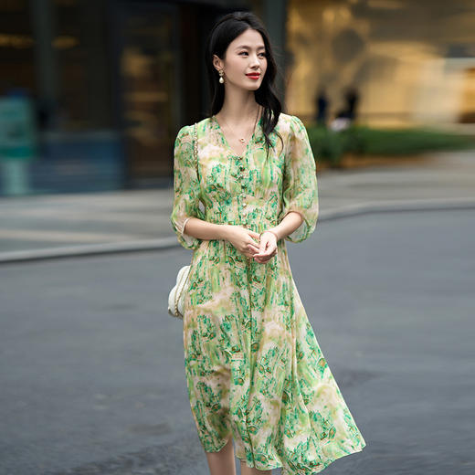 丁摩 春夏新品女装V字单排扣印花真丝收腰显气质桑蚕丝连衣裙5ZF-90480 商品图0