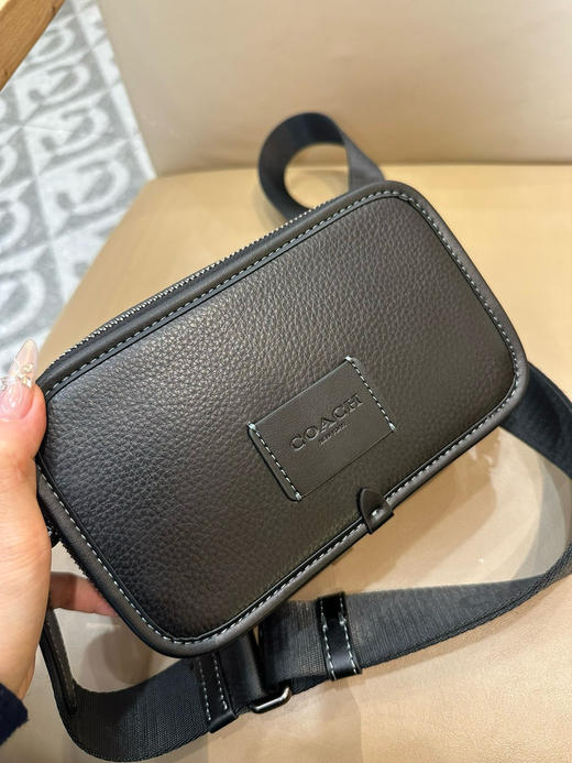 夏季特惠💰490 蔻驰CM109 CM113男士经典标志WYATT斜挎包单肩包 商品图3