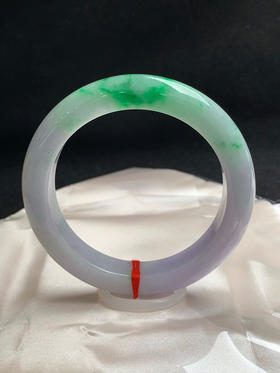 620121，61圈口，细腻春彩正圈平安镯，紫底飘辣绿