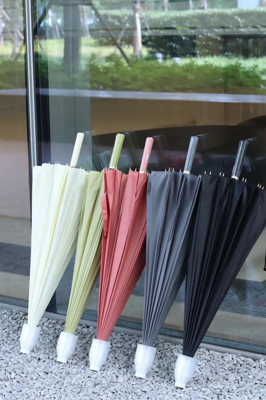 【24骨直柄防水套伞】 伞届天花板 自带防水套 以后下雨坐地铁不用套塑料袋了 出口日本品质!超大号!全家可用!!24骨加固筋骨，115cm超宽伞下直径!!台风天都不怕! 商品图3
