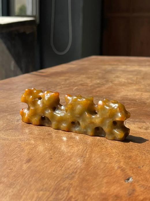 黄沁白玉镂雕奇石石形笔搁，顺丰包邮 商品图11