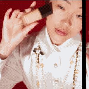 【香奈儿柔光持妆粉底液】无敌!…扒脸王or贵妇级社牛 保湿滋润，持妆稳定，不氧化不暗沉 研磨技术做得很好，很贴肤，粉感很低 添加养肤成分，卸妆后皮肤也很亮，高级香 味 商品图3