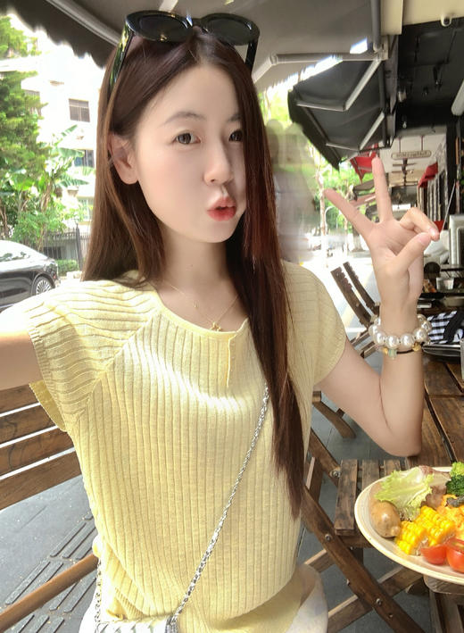 <曾小咸推荐>简约宽松抽绳设计针织短袖 日常89.99 立减40 秒杀49.99！花色半裙秒杀79.99！！垂感阔腿休闲裤 秒杀79.99！ 商品图2