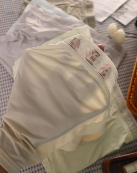 【7A抑菌冰丝男士内裤】!!镂空腰带设计 透气加倍简约大方 多色组合超百搭 冰丝面料，速干透气，冰冰凉凉，无惧闷热 镂空腰头设计，高弹不勒，舒适一整天 商品图2