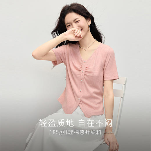 【周四狂欢价】熙世界褶皱粉色正肩t恤女设计感2025夏装新款洋气减龄短袖V领上衣 商品图5