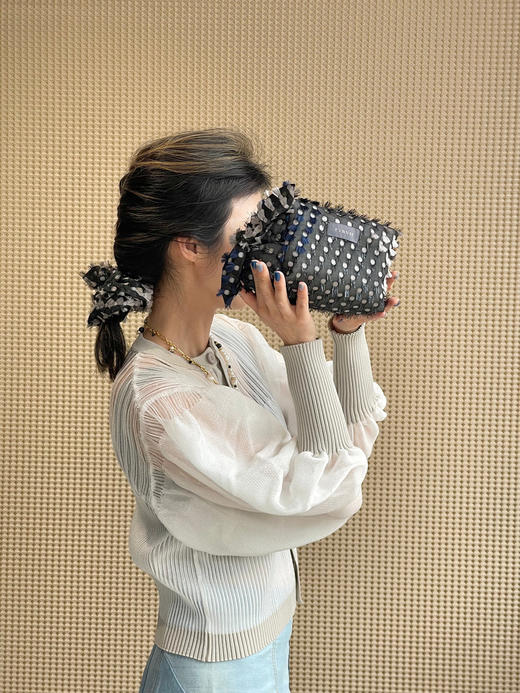 TYNVIE 纹理流苏蝴蝶结结方形手包和发带 - 黑色 商品图1