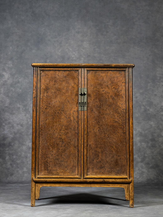 明	黄花梨镶瘿木面圆角柜 商品图0