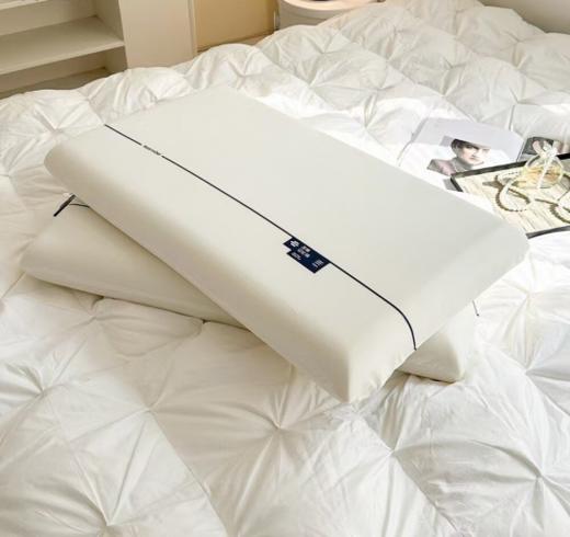 🌞【618福利亚朵同款】🔥火遍全网的某亚朵酒店同款枕头🎁【升级款深睡眠pro零压记忆枕】 双层枕芯的设计很特别，柔软Q弹 duang duang的回弹感像有一双无形的大手✨ 商品图0