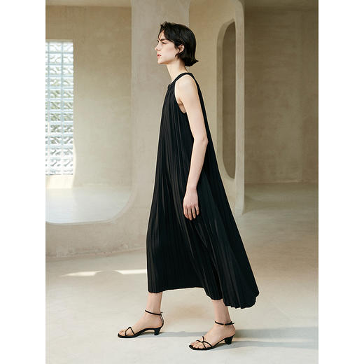 棉仓363616025-初棉灵动风琴褶重工百褶裙度假风挂脖连衣裙春夏 商品图3