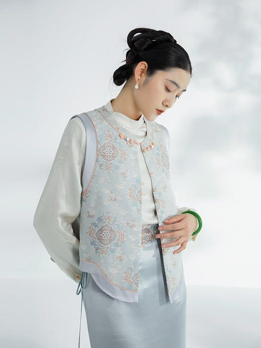 荷言HEYEN 梦璃 四合如意纹真丝织金马甲蓝色盘香一字扣高定系列 商品图2