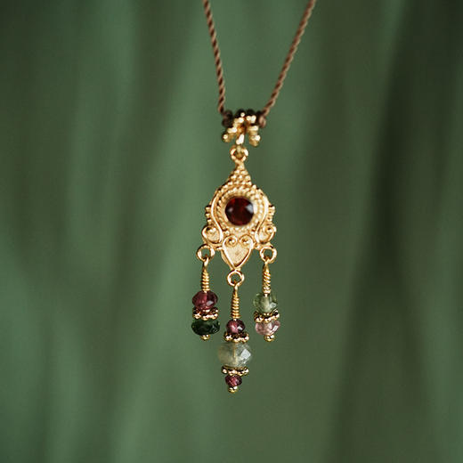 订购8周到｜Tityaravy-Padma-莲花护身符 石榴石 拉长石 碧玺 项链［法国设计师］ 商品图1