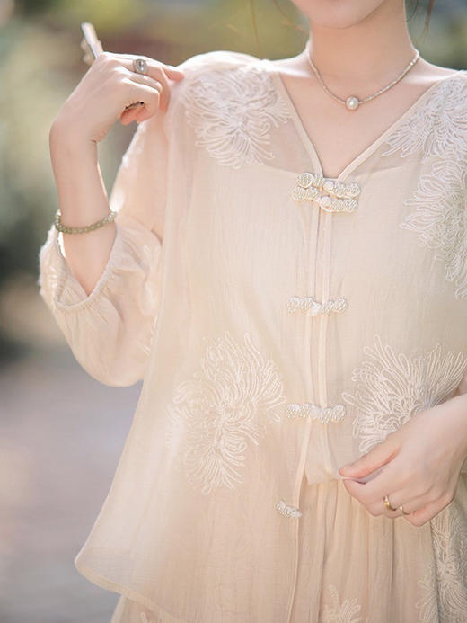 【百图lulu定制】【菊花台三件套】菊花刺绣 古风清冷感 吊带 罩衫 半裙 三件套 商品图2