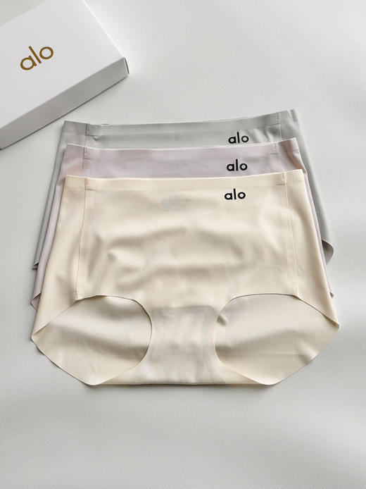 64-1 炒鸡好穿 自留 alo无痕裸感瑜伽内裤 女士冰丝内裤  商品图0