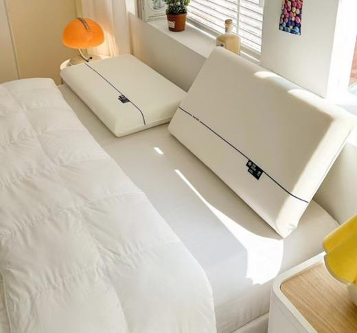 🌞【618福利亚朵同款】🔥火遍全网的某亚朵酒店同款枕头🎁【升级款深睡眠pro零压记忆枕】 双层枕芯的设计很特别，柔软Q弹 duang duang的回弹感像有一双无形的大手✨ 商品图1