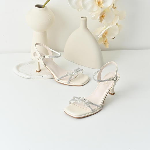 经典鲨2025年夏季新品甜美蝴蝶结6.5cm气质细高跟时装凉鞋女KC19-529201 商品图3