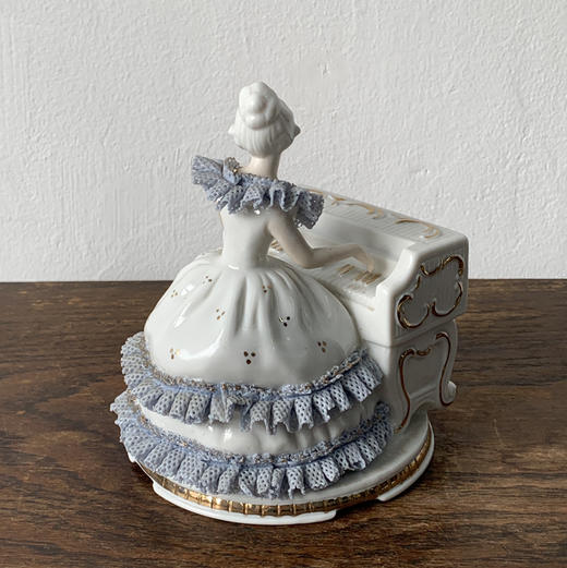 日本昭和时期KATO KOGEI蕾丝瓷偶音乐盒 商品图1