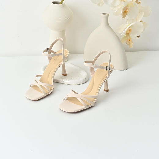 经典鲨2025夏季新品纯色简约8cm一字带气质露趾高跟鞋凉鞋女KC19-529161 商品图2