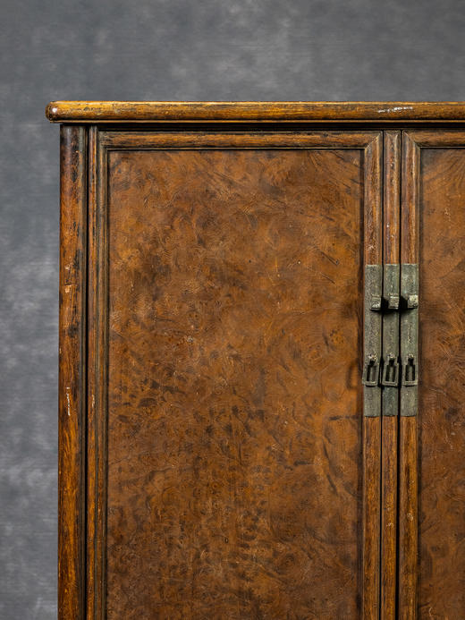 明	黄花梨镶瘿木面圆角柜 商品图2