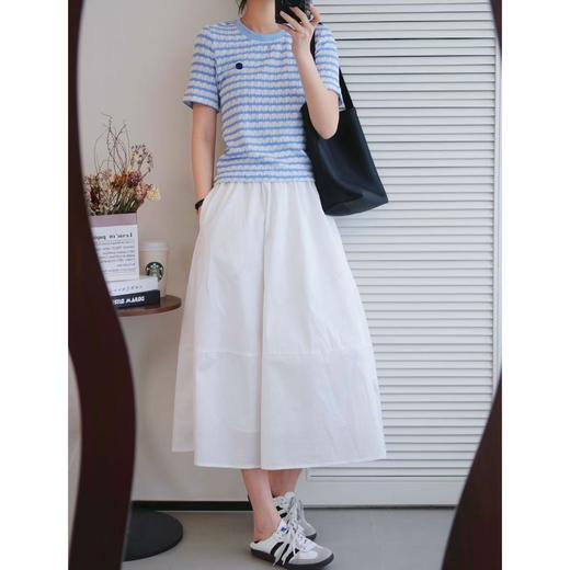 3-5天发【法式肌理感笑脸刺绣短袖上衣】进口机器开模做出的立体褶皱面料，软弹有型！平整垂顺，水洗也不易变形 商品图3