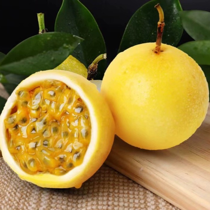 钦蜜9号黄金百香果，香味浓郁，汁水丰沛，皮越皱越甜