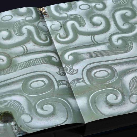 《宜子孙：汉代玉器集萃》，精装，大16开，良渚博物馆编，上海书画出版社2025年6月一版一印，两种版本：1、“长宜子孙”编号典藏版，特种靛青绒布面精装，定价750元，售价750元。2、“考古与艺 商品图3