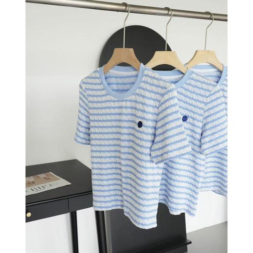 3-5天发【法式肌理感笑脸刺绣短袖上衣】进口机器开模做出的立体褶皱面料，软弹有型！平整垂顺，水洗也不易变形 商品图4