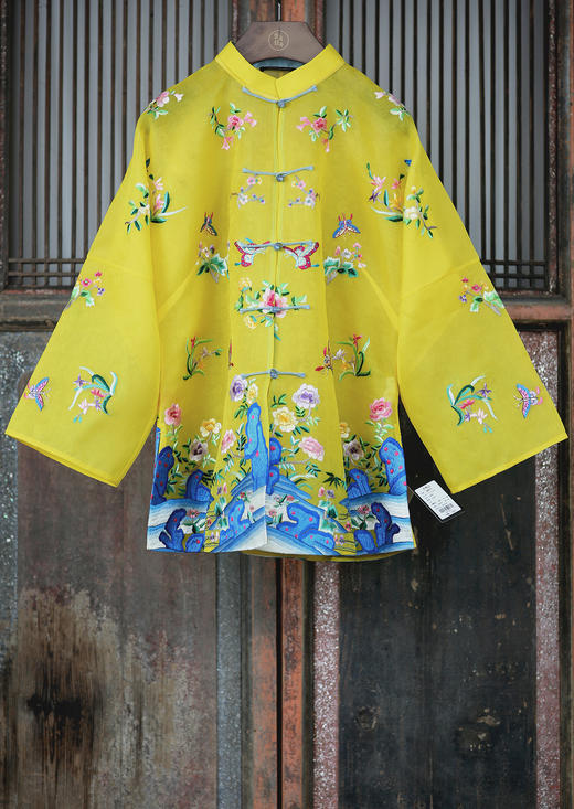 盛唐牡丹|手工刺绣一年景吉服-黄色(盛唐牡丹与非遗传承人王小潇联名系列)[特价品] 商品图0