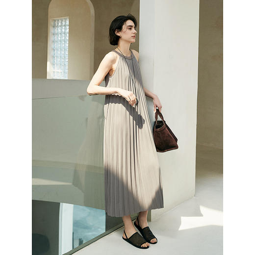 棉仓363616025-初棉灵动风琴褶重工百褶裙度假风挂脖连衣裙春夏 商品图4