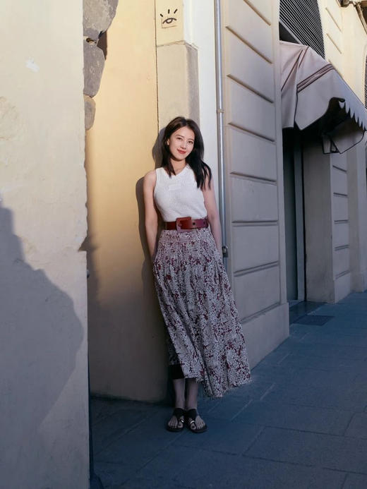 高圆圆同款波嬉风碎花半身裙 A 字伞形半裙 满幅印花花卉图案 复古怀旧 打揽设计腰头 腿侧高开衩设计 商品图2