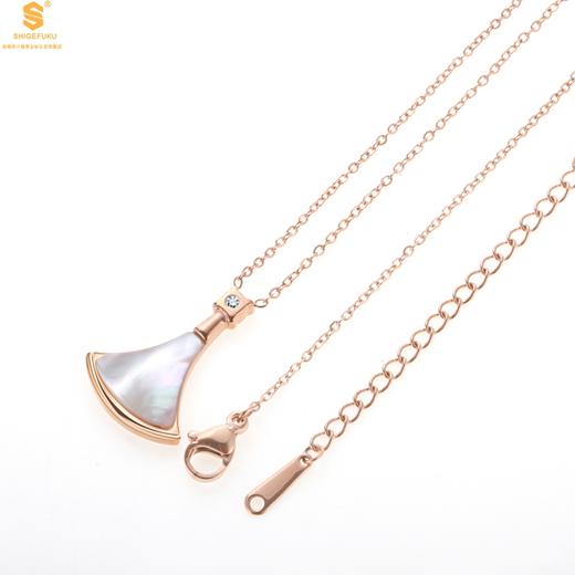 【品牌授权】【香港周六福】18K镶钻南非真钻车花工艺裙子 一物一证 商品图4