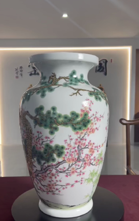 粉彩岁寒三友万寿尊