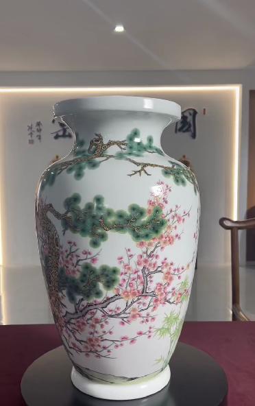 粉彩岁寒三友万寿尊 商品图0