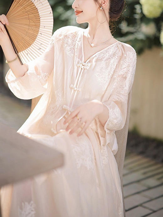 【百图lulu定制】【菊花台三件套】菊花刺绣 古风清冷感 吊带 罩衫 半裙 三件套 商品图0