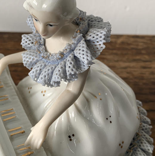 日本昭和时期KATO KOGEI蕾丝瓷偶音乐盒 商品图2