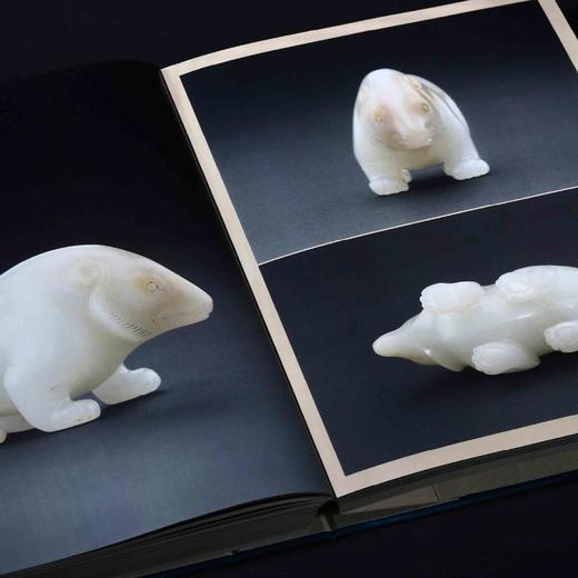 《宜子孙：汉代玉器集萃》，精装，大16开，良渚博物馆编，上海书画出版社2025年6月一版一印，两种版本：1、“长宜子孙”编号典藏版，特种靛青绒布面精装，定价750元，售价750元。2、“考古与艺 商品图11