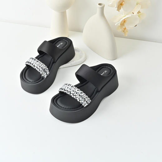 经典鲨2025年夏季新品一脚蹬露趾水钻厚底显高懒人凉拖鞋女KW392-529021 商品图3