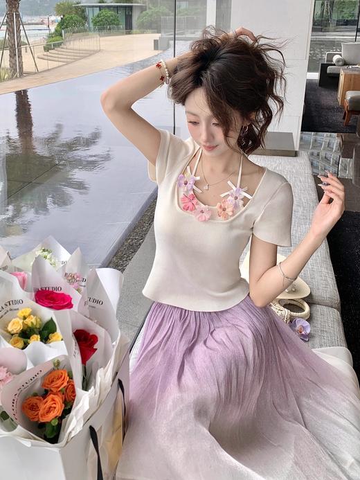 张心子【纯欲天花板】小性感挂脖立体花气质显瘦针织上衣 U2505071 商品图1