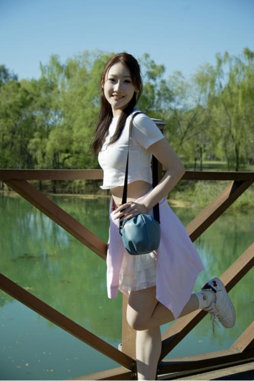 甜辣出行🎒炸街回头率高【YOZELE 亲子爆款多巴胺小包包】甜椒造型立体萌趣🎉 ✅挎包 / 腰包 / 拎包 / 胸包四种背法，萌娃出街秒变时尚担当 商品图1